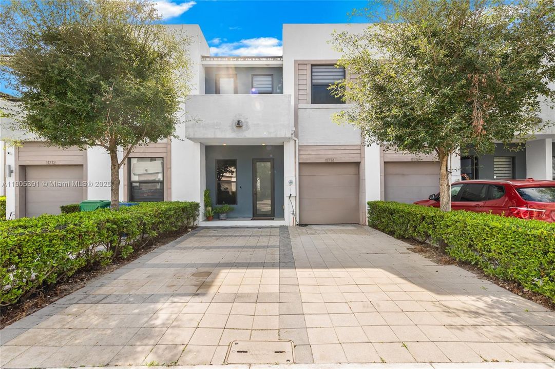 Active With Contract: $3,500 (3 beds, 2 baths, 1676 Square Feet)