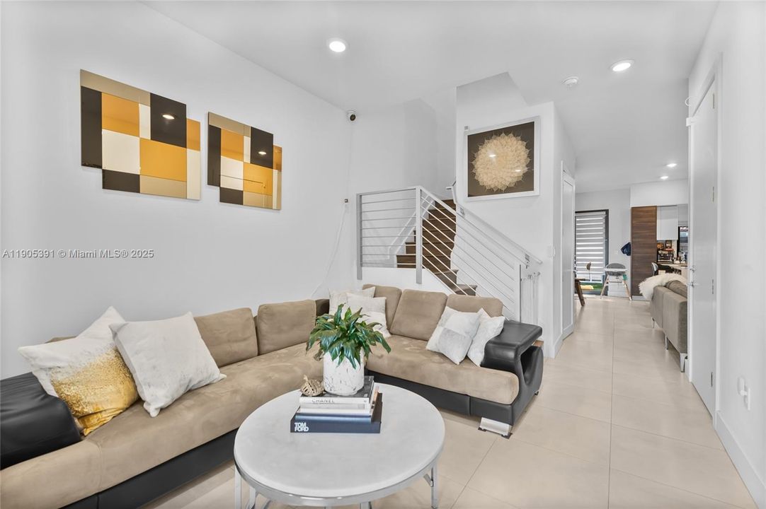Active With Contract: $3,500 (3 beds, 2 baths, 1676 Square Feet)
