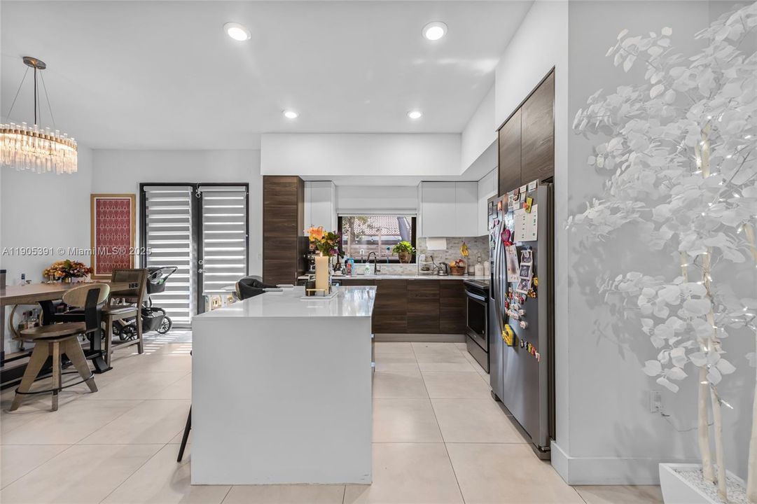 Active With Contract: $3,500 (3 beds, 2 baths, 1676 Square Feet)