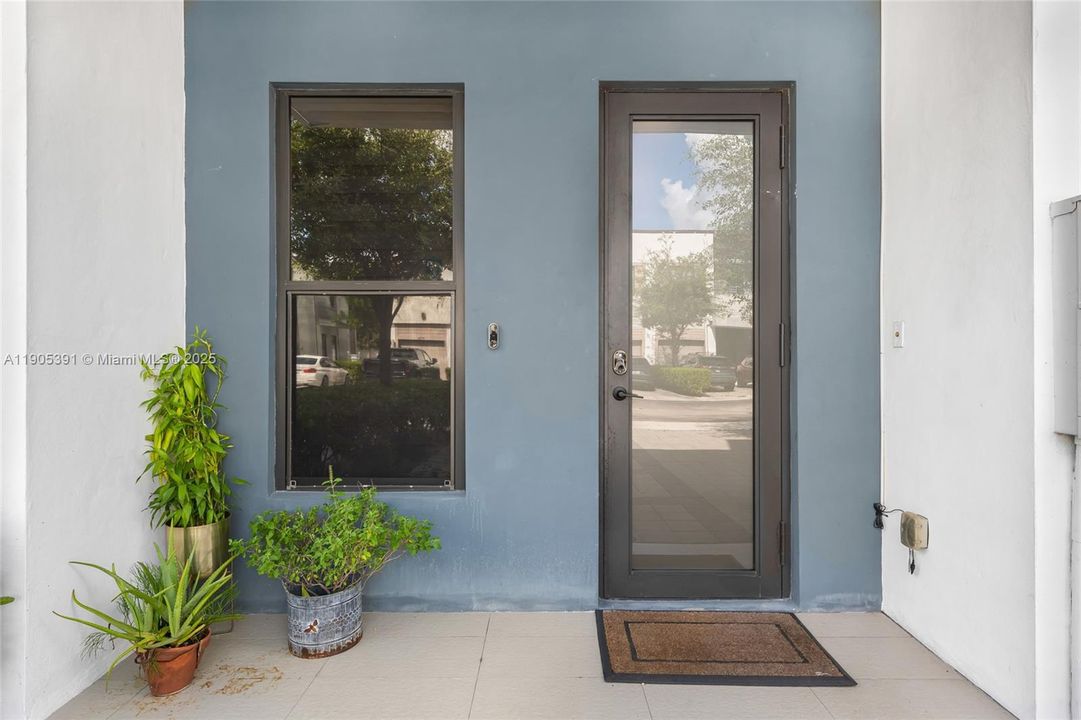 Active With Contract: $3,500 (3 beds, 2 baths, 1676 Square Feet)