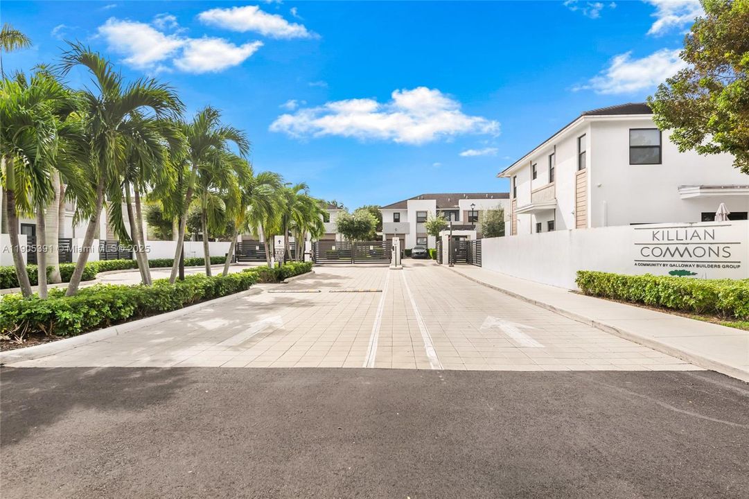 Active With Contract: $3,500 (3 beds, 2 baths, 1676 Square Feet)