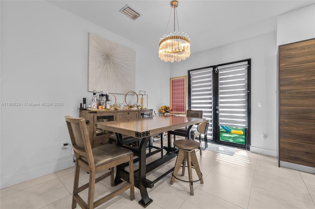 Active With Contract: $3,500 (3 beds, 2 baths, 1676 Square Feet)