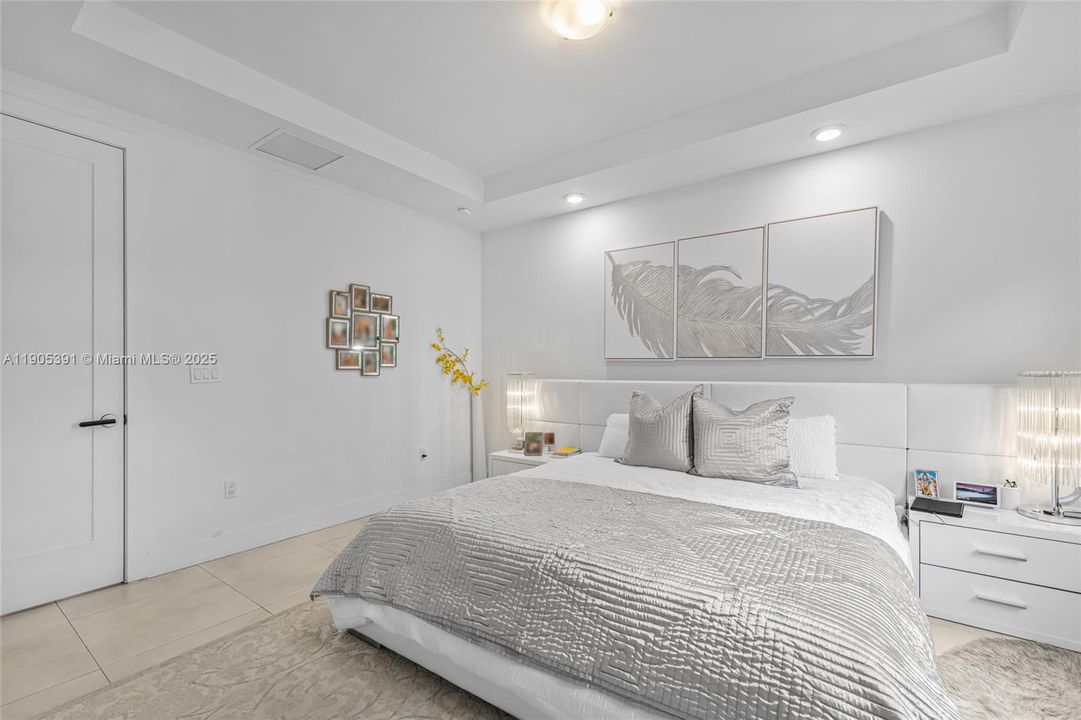 Active With Contract: $3,500 (3 beds, 2 baths, 1676 Square Feet)