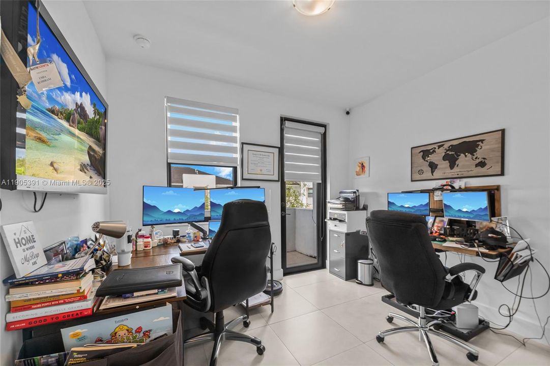 Active With Contract: $3,500 (3 beds, 2 baths, 1676 Square Feet)