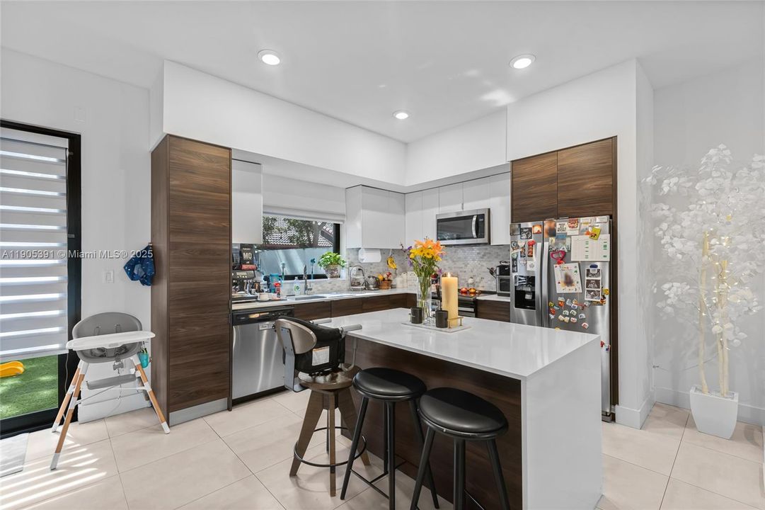 Active With Contract: $3,500 (3 beds, 2 baths, 1676 Square Feet)