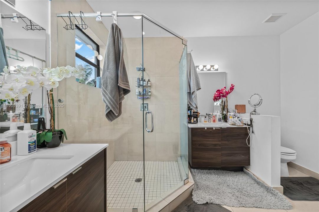 Active With Contract: $3,500 (3 beds, 2 baths, 1676 Square Feet)