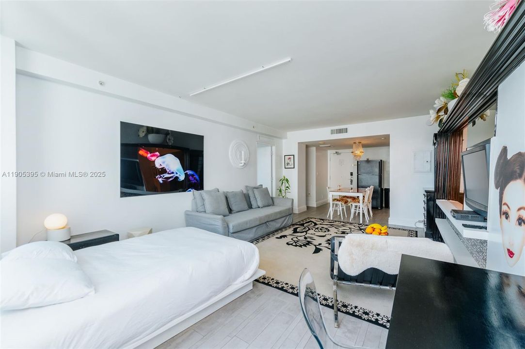 待售: $495,900 (1 贝兹, 1 浴室, 741 平方英尺)