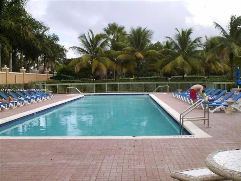 Recently Rented: $2,600 (3 beds, 2 baths, 1271 Square Feet)