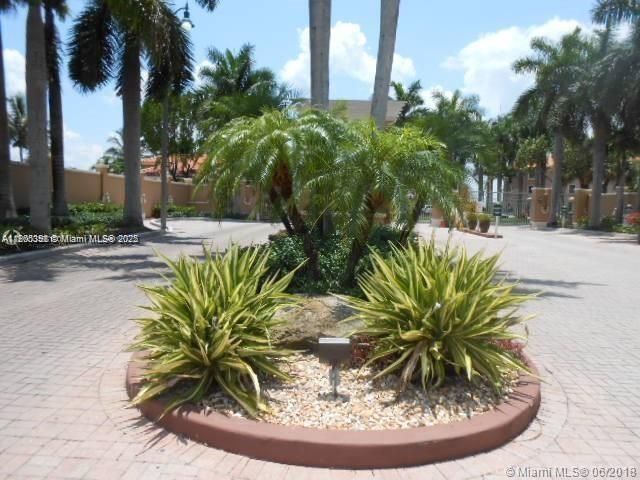 Recently Rented: $2,600 (3 beds, 2 baths, 1271 Square Feet)