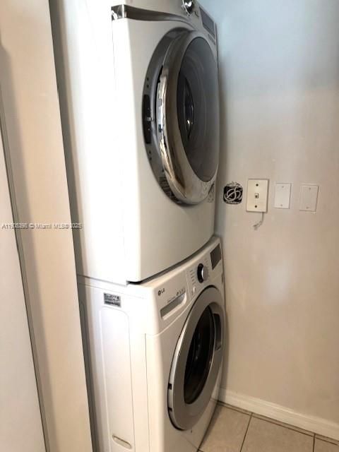 Recently Rented: $2,600 (3 beds, 2 baths, 1271 Square Feet)