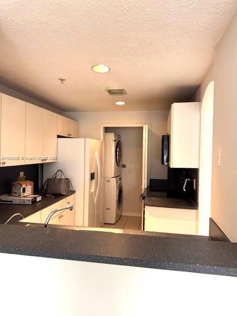 Recently Rented: $2,600 (3 beds, 2 baths, 1271 Square Feet)