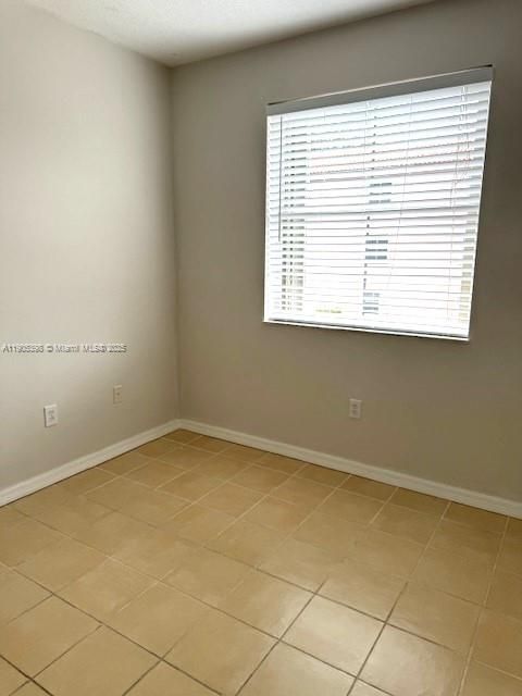 Recently Rented: $2,600 (3 beds, 2 baths, 1271 Square Feet)