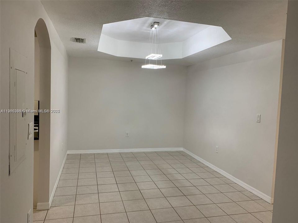 Recently Rented: $2,600 (3 beds, 2 baths, 1271 Square Feet)