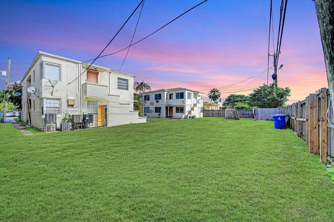 Recently Rented: $1,950 (1 beds, 1 baths, 730 Square Feet)