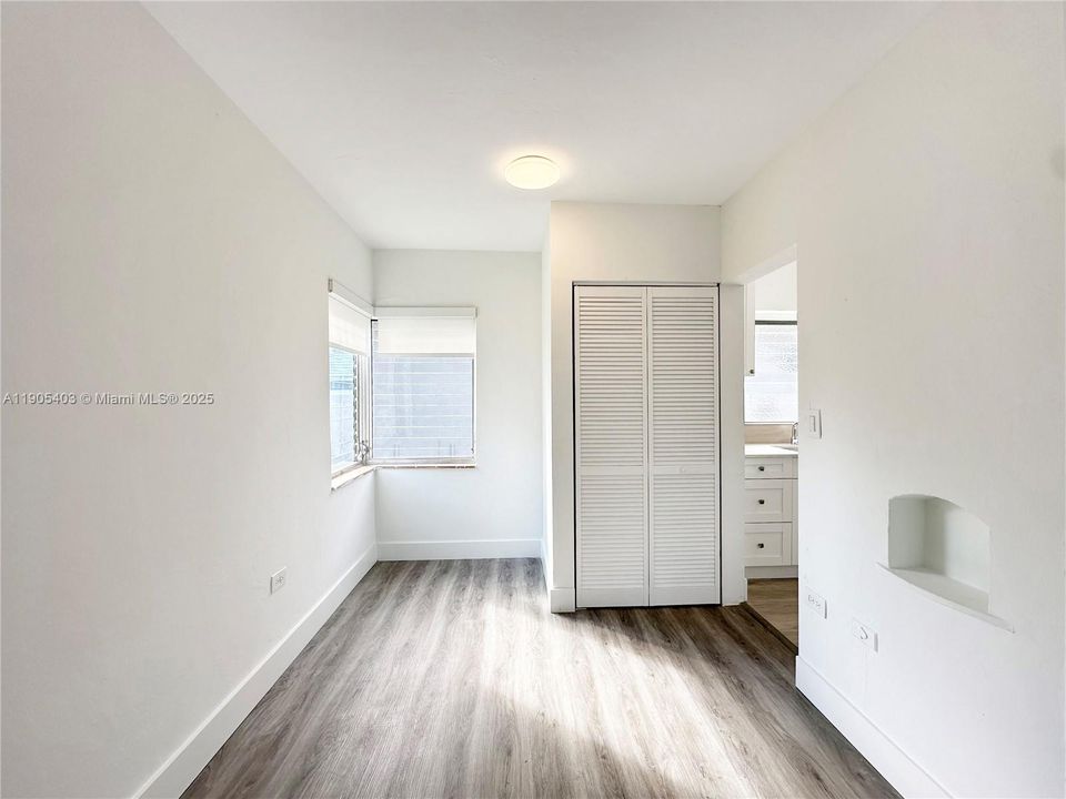 Recently Rented: $1,950 (1 beds, 1 baths, 730 Square Feet)