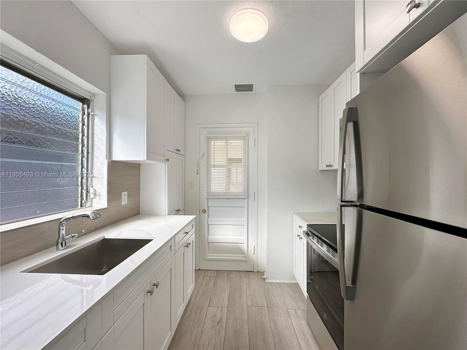 Recently Rented: $1,950 (1 beds, 1 baths, 730 Square Feet)