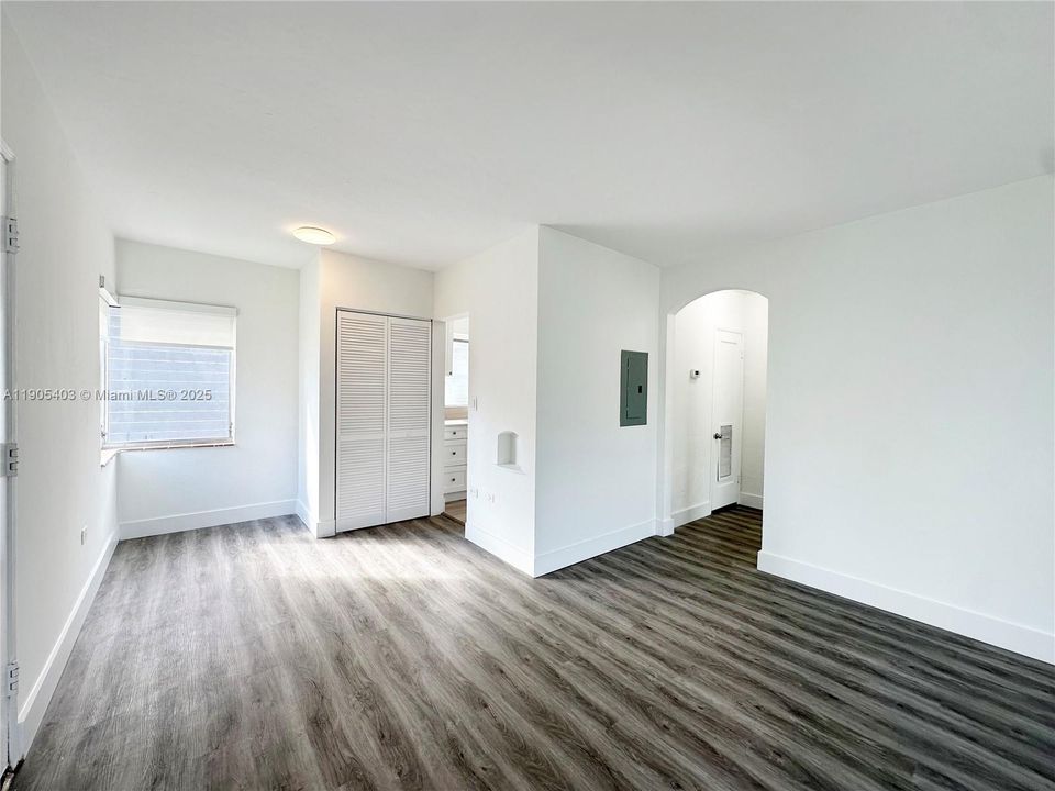 Recently Rented: $1,950 (1 beds, 1 baths, 730 Square Feet)