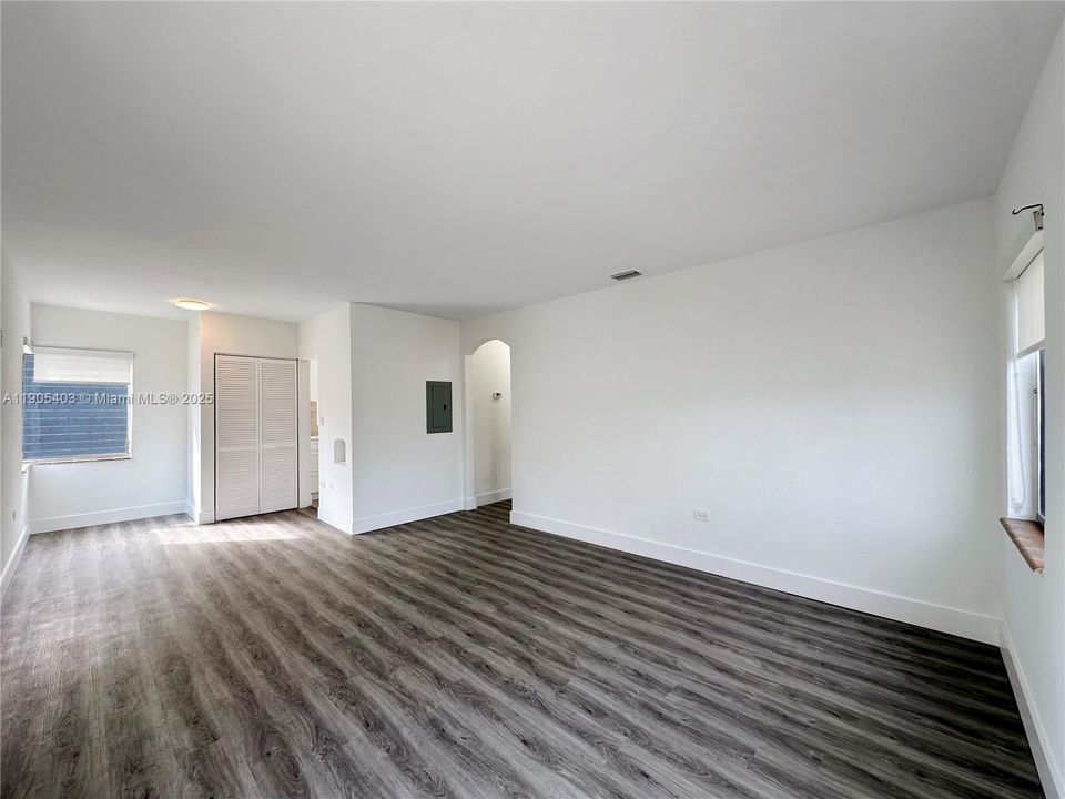 Recently Rented: $1,950 (1 beds, 1 baths, 730 Square Feet)