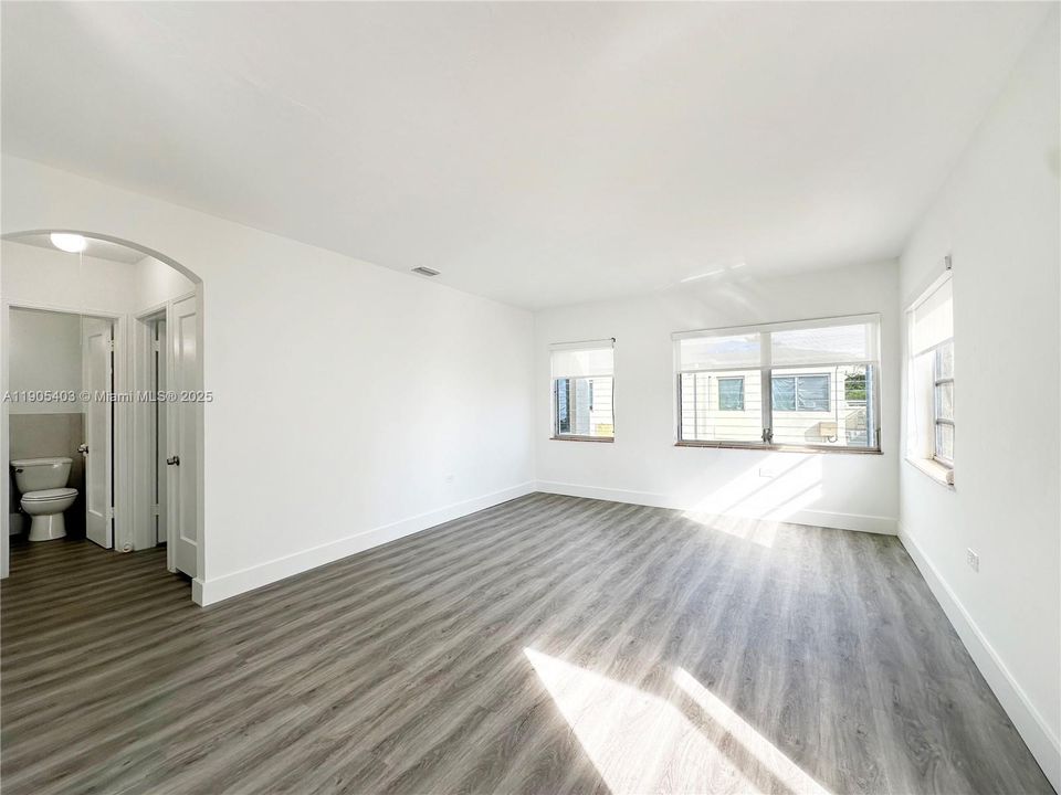 Recently Rented: $1,950 (1 beds, 1 baths, 730 Square Feet)