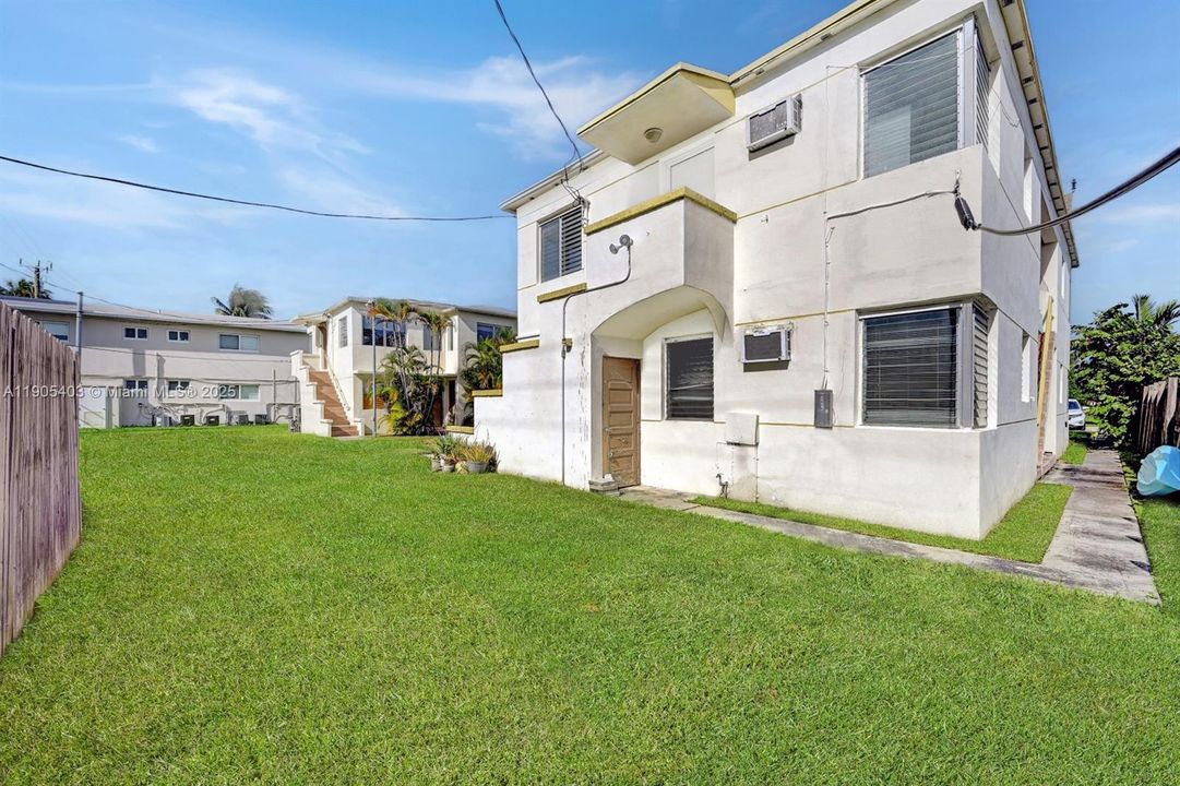 Recently Rented: $1,950 (1 beds, 1 baths, 730 Square Feet)