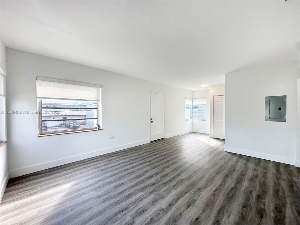 Recently Rented: $1,950 (1 beds, 1 baths, 730 Square Feet)