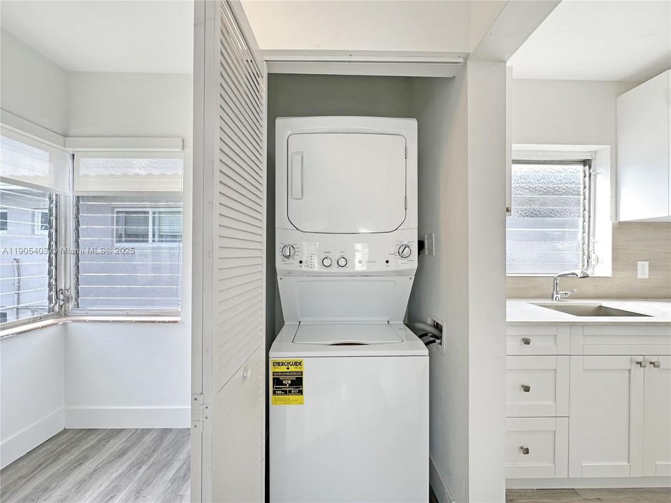 Recently Rented: $1,950 (1 beds, 1 baths, 730 Square Feet)