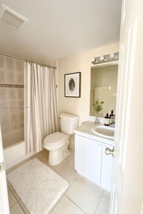 Active With Contract: $1,750 (1 beds, 1 baths, 600 Square Feet)