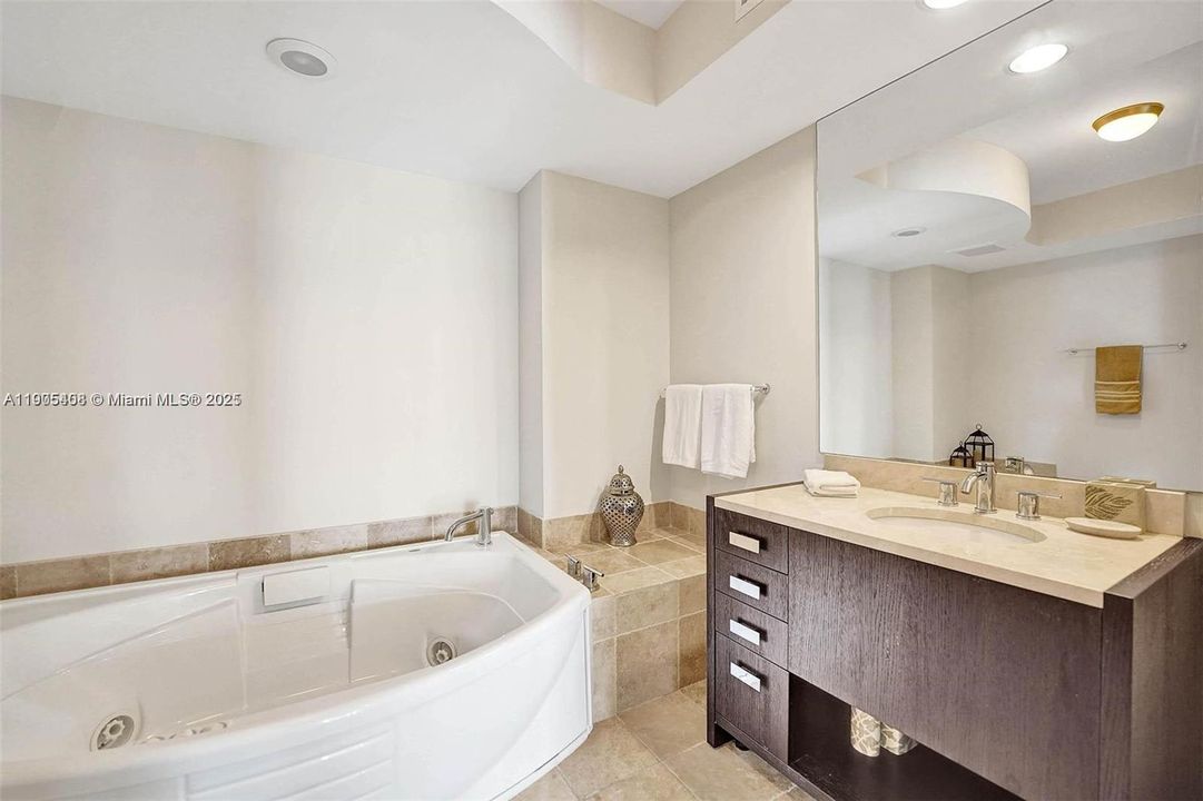 Active With Contract: $6,500 (2 beds, 2 baths, 1499 Square Feet)