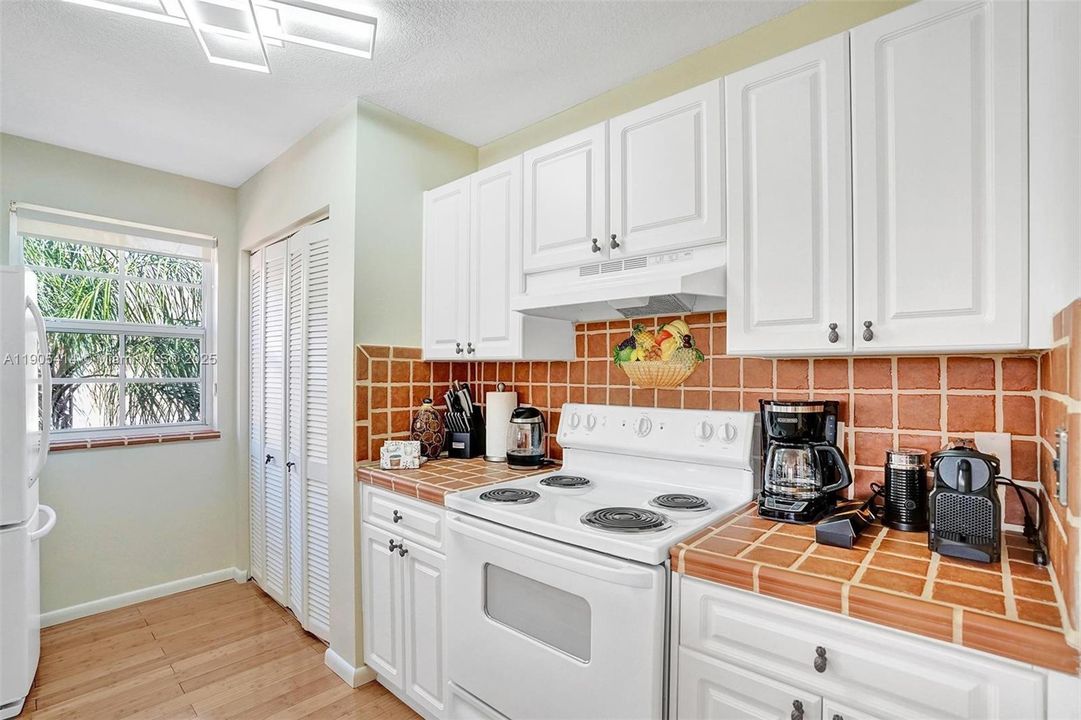 待售: $639,000 (3 贝兹, 2 浴室, 1350 平方英尺)