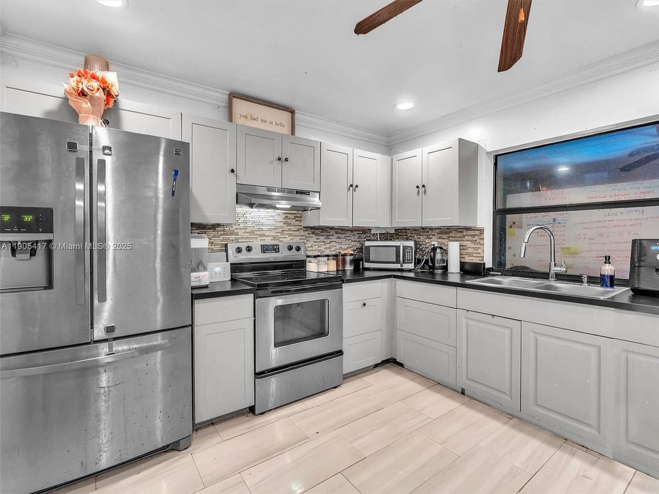 For Sale: $455,000 (3 beds, 2 baths, 1576 Square Feet)