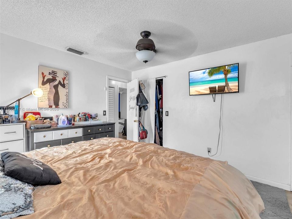 For Sale: $455,000 (3 beds, 2 baths, 1576 Square Feet)