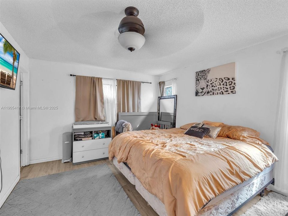 For Sale: $455,000 (3 beds, 2 baths, 1576 Square Feet)