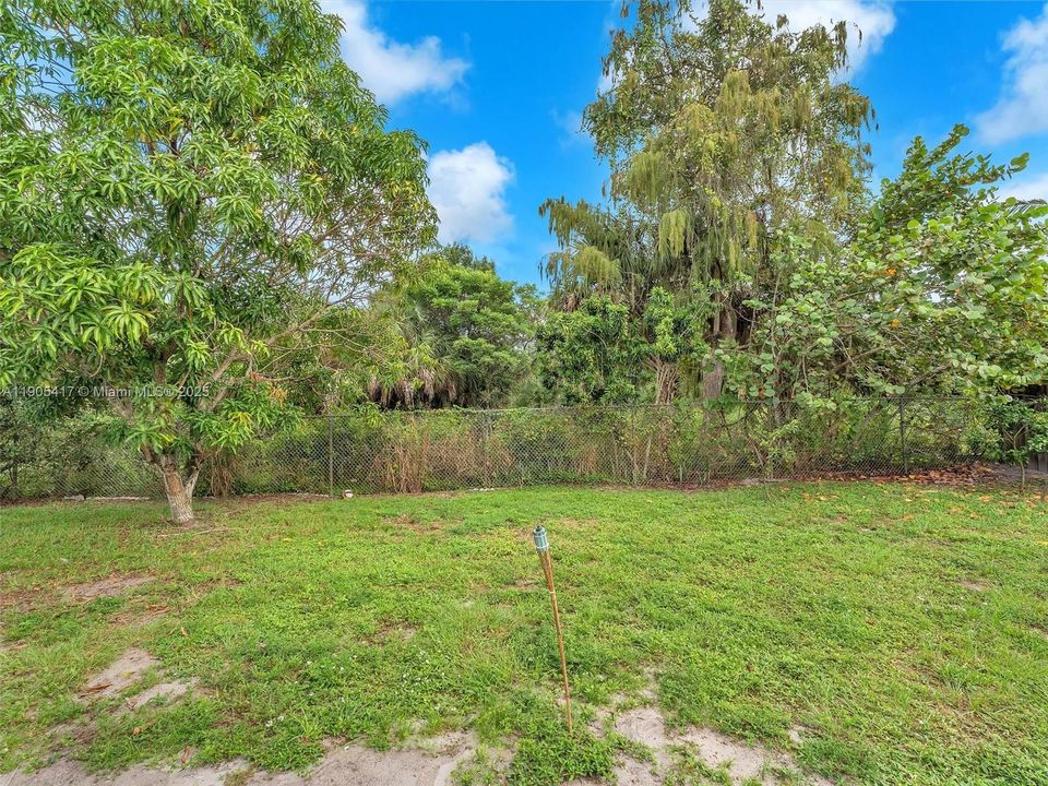 For Sale: $455,000 (3 beds, 2 baths, 1576 Square Feet)