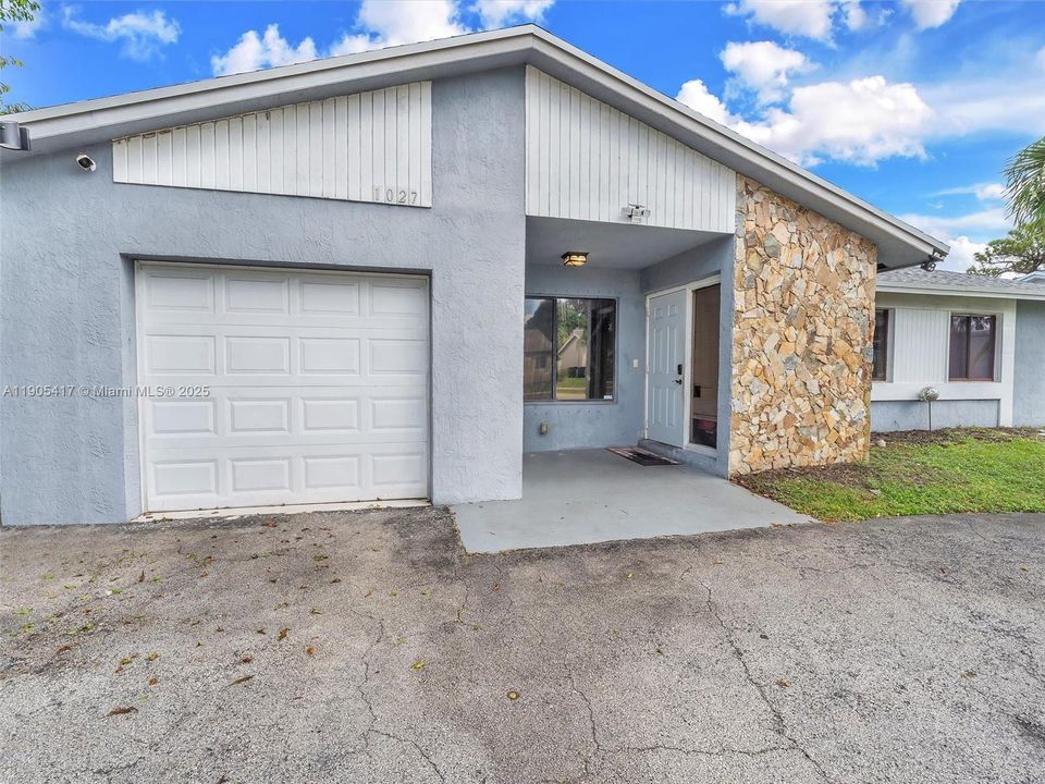 For Sale: $455,000 (3 beds, 2 baths, 1576 Square Feet)