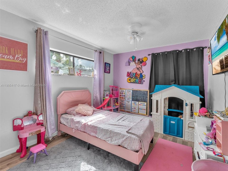 For Sale: $455,000 (3 beds, 2 baths, 1576 Square Feet)