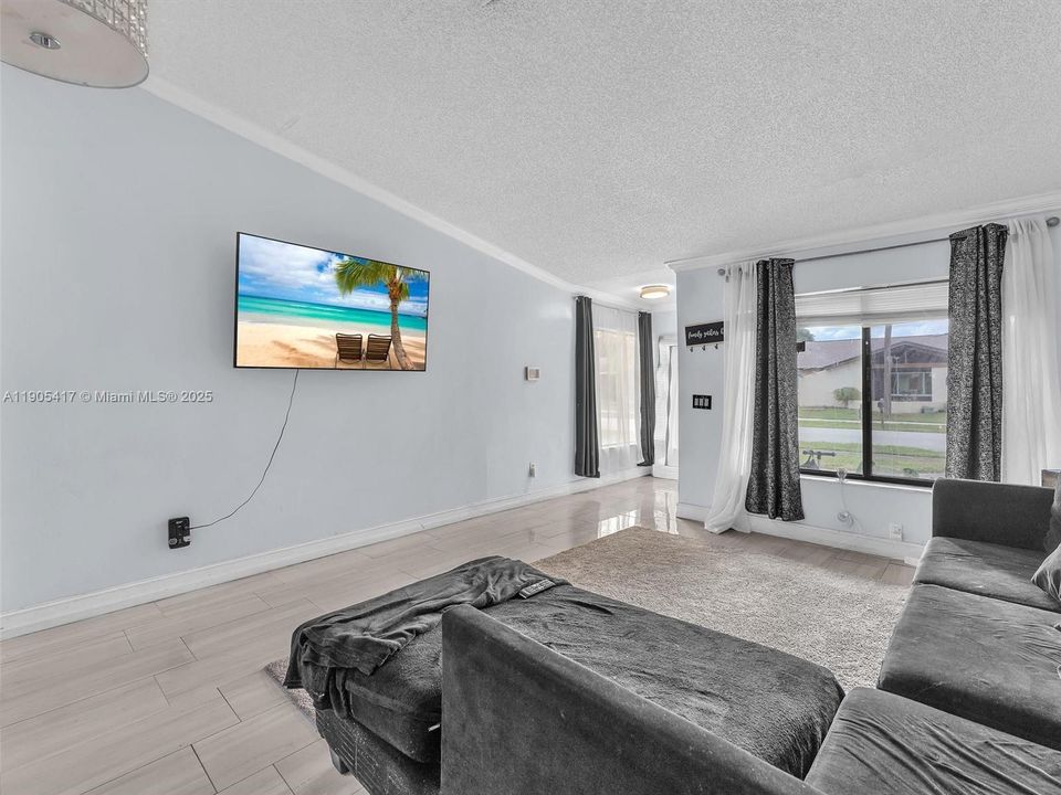 For Sale: $455,000 (3 beds, 2 baths, 1576 Square Feet)