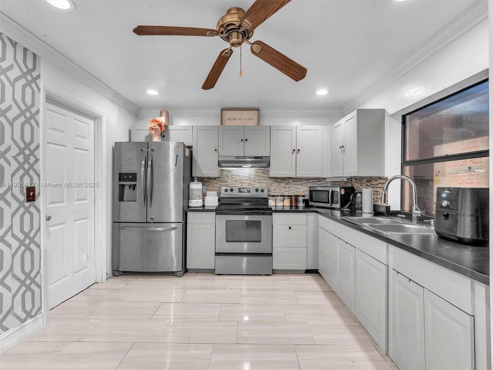 For Sale: $455,000 (3 beds, 2 baths, 1576 Square Feet)