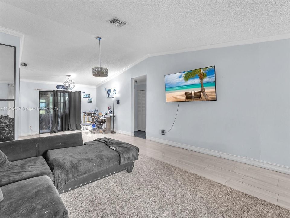 For Sale: $455,000 (3 beds, 2 baths, 1576 Square Feet)