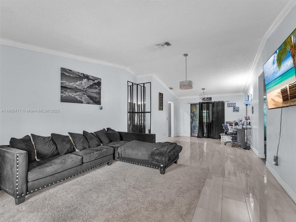 For Sale: $455,000 (3 beds, 2 baths, 1576 Square Feet)