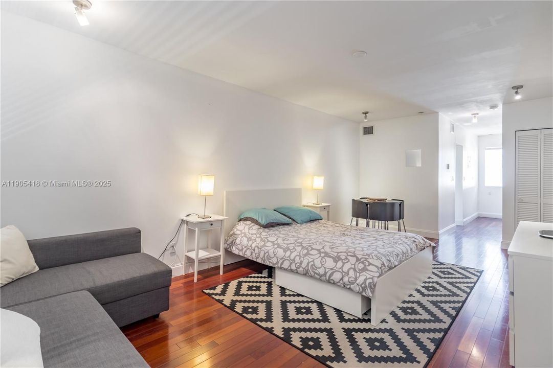 For Rent: $1,950 (0 beds, 1 baths, 515 Square Feet)