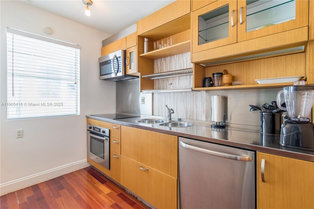 For Rent: $1,950 (0 beds, 1 baths, 515 Square Feet)