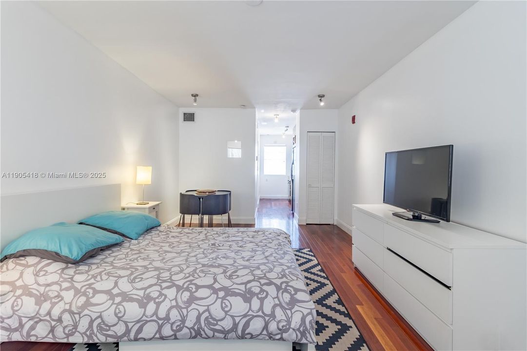 For Rent: $1,950 (0 beds, 1 baths, 515 Square Feet)