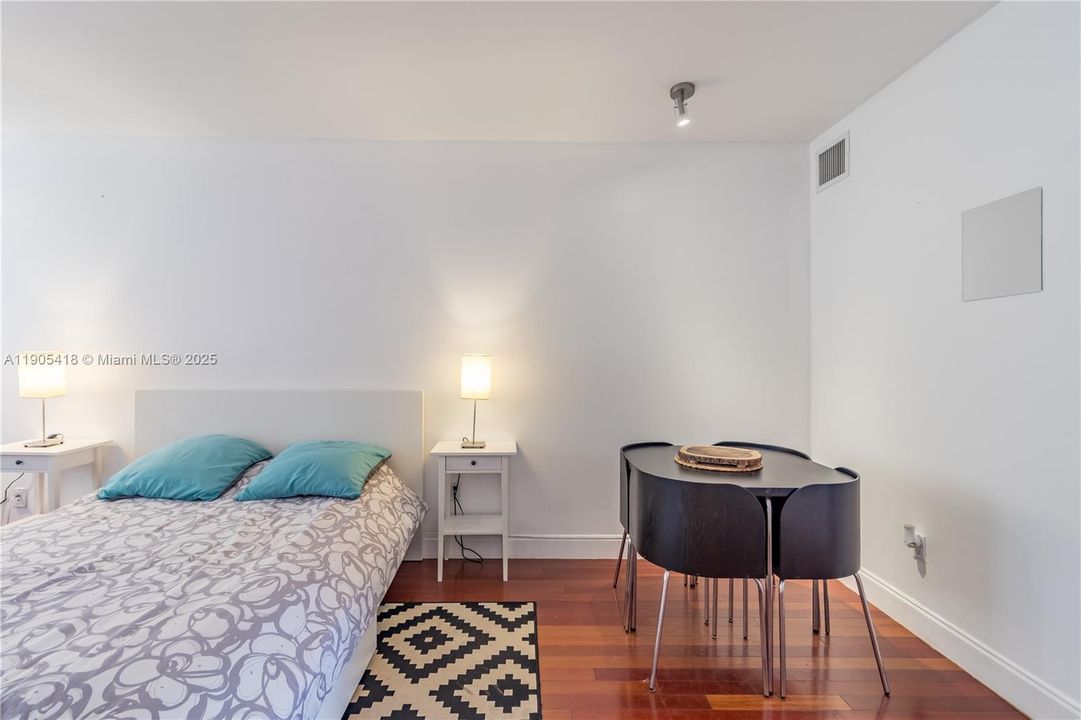 For Rent: $1,950 (0 beds, 1 baths, 515 Square Feet)