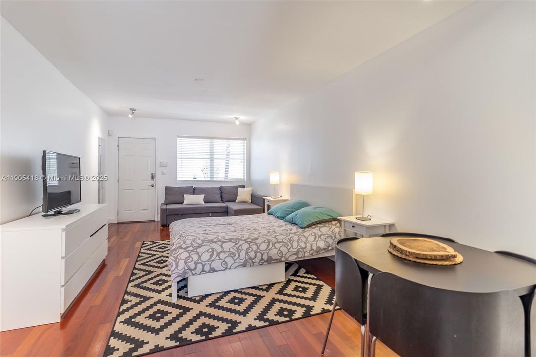 For Rent: $1,950 (0 beds, 1 baths, 515 Square Feet)