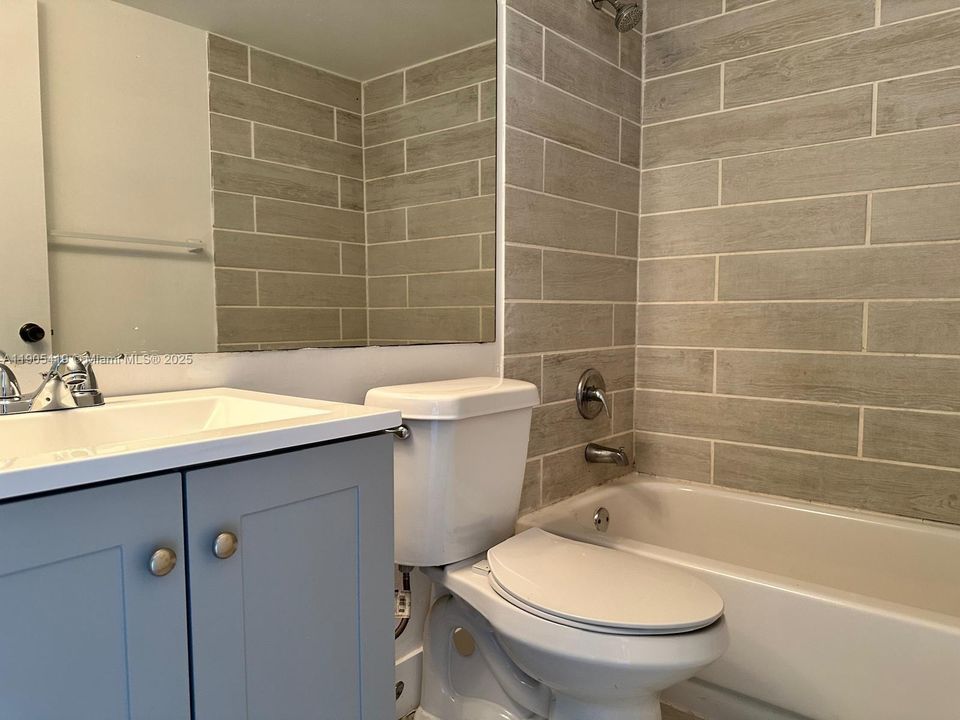 For Rent: $2,150 (2 beds, 2 baths, 1060 Square Feet)