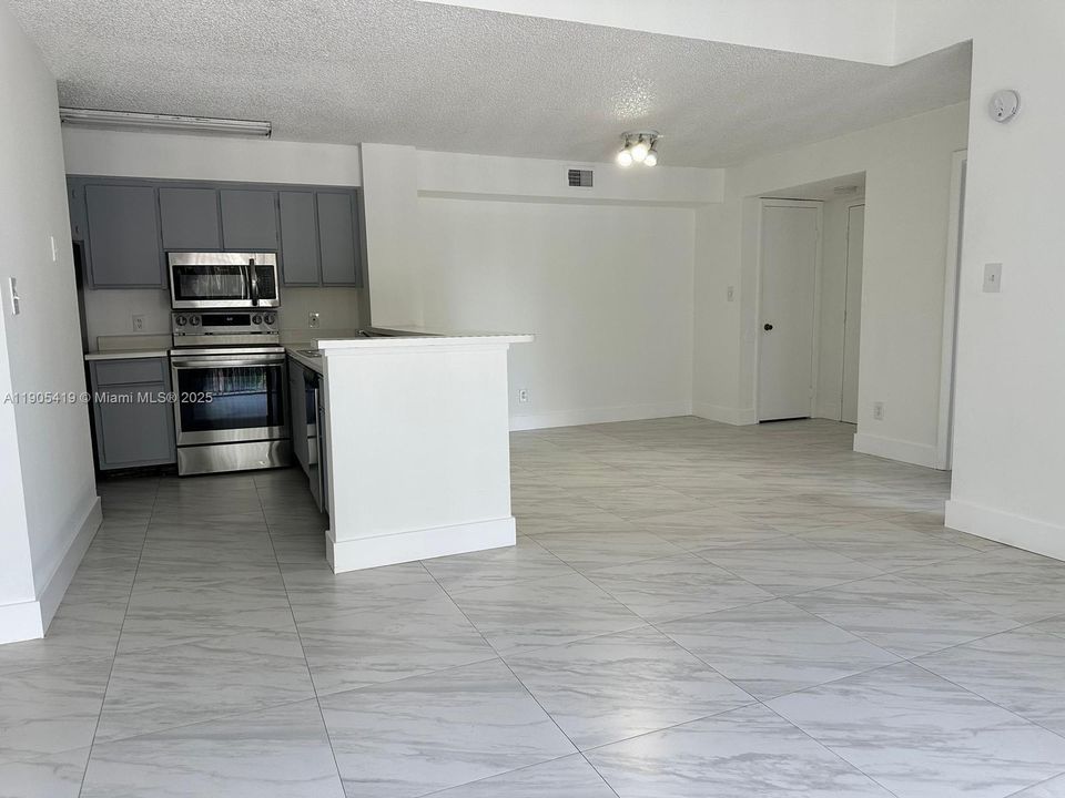 For Rent: $2,150 (2 beds, 2 baths, 1060 Square Feet)