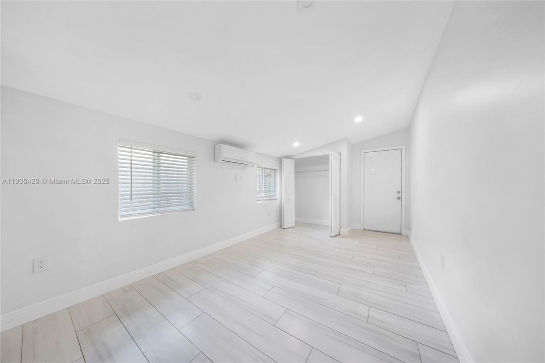 Recently Rented: $3,800 (4 beds, 2 baths, 1430 Square Feet)