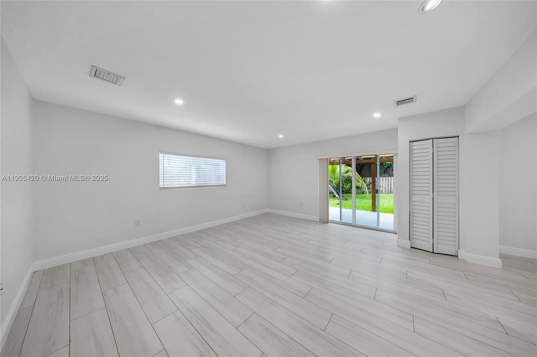 Recently Rented: $3,800 (4 beds, 2 baths, 1430 Square Feet)