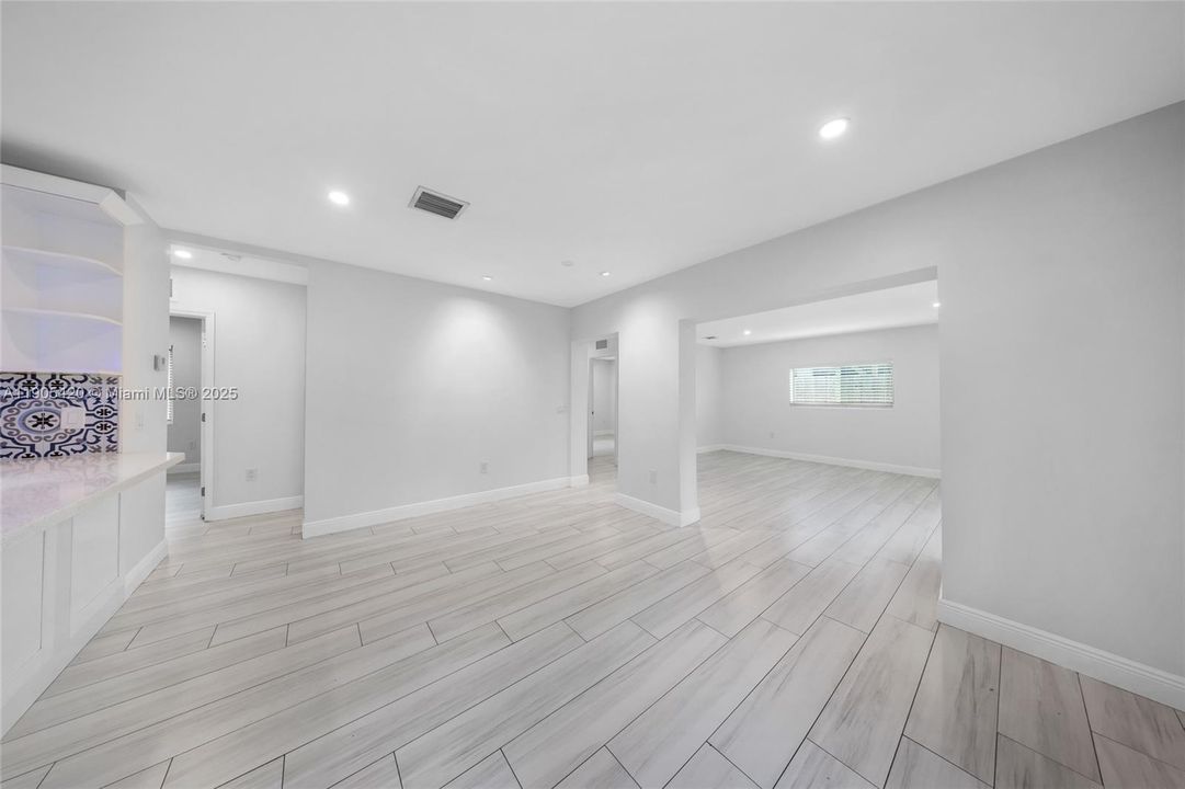 Recently Rented: $3,800 (4 beds, 2 baths, 1430 Square Feet)