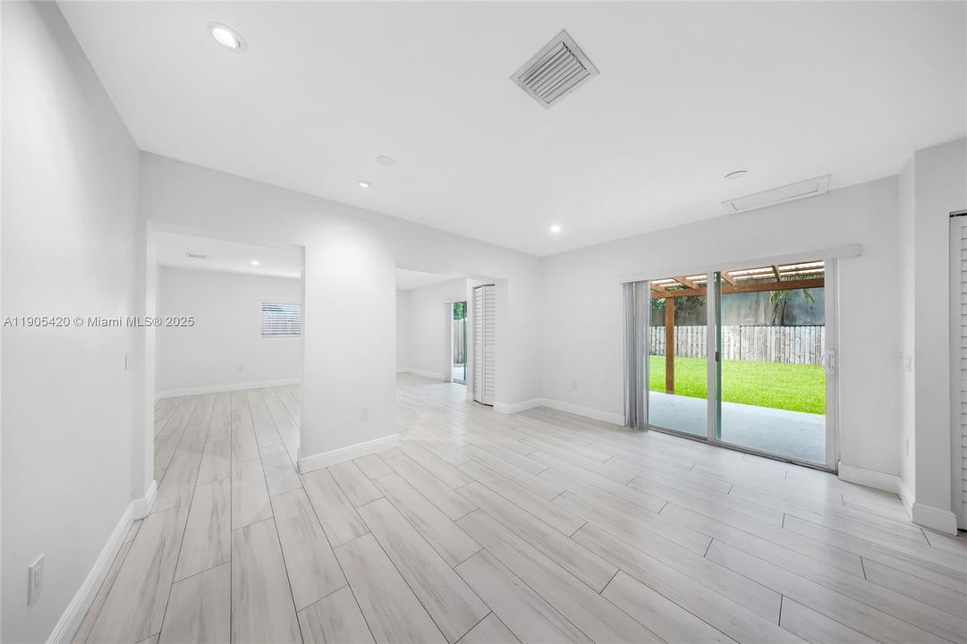 Recently Rented: $3,800 (4 beds, 2 baths, 1430 Square Feet)